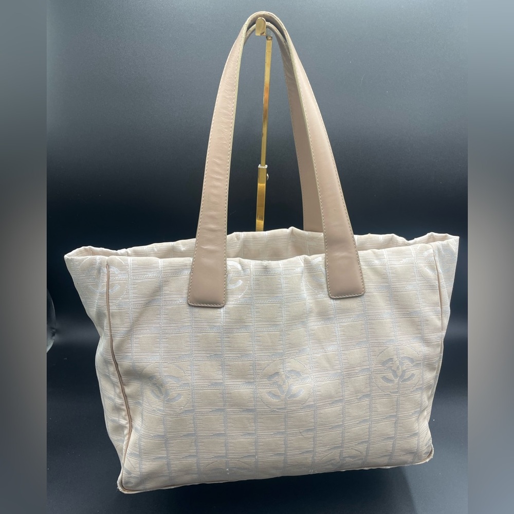 Chanel Traveline Beige Leather Women's Bag - Picture 1 of 17